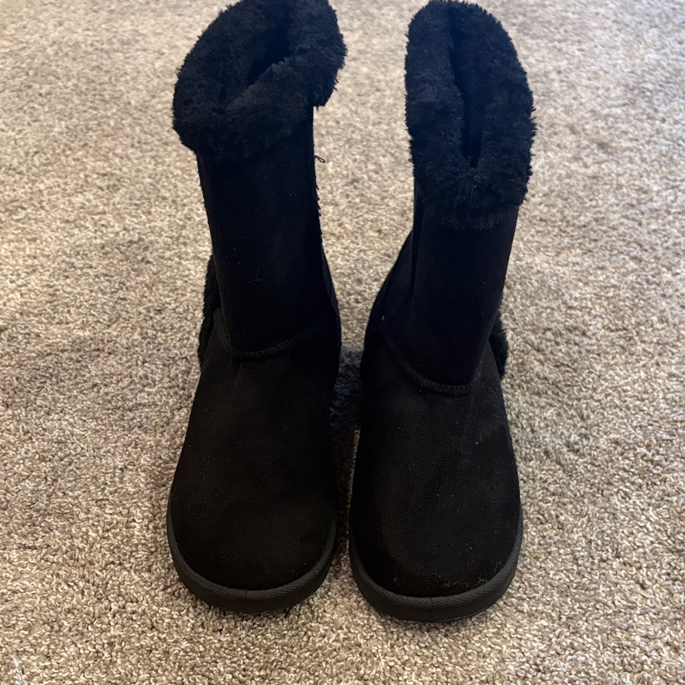 fabkids Black Faux-Suede Plush-Lined Kids Boots